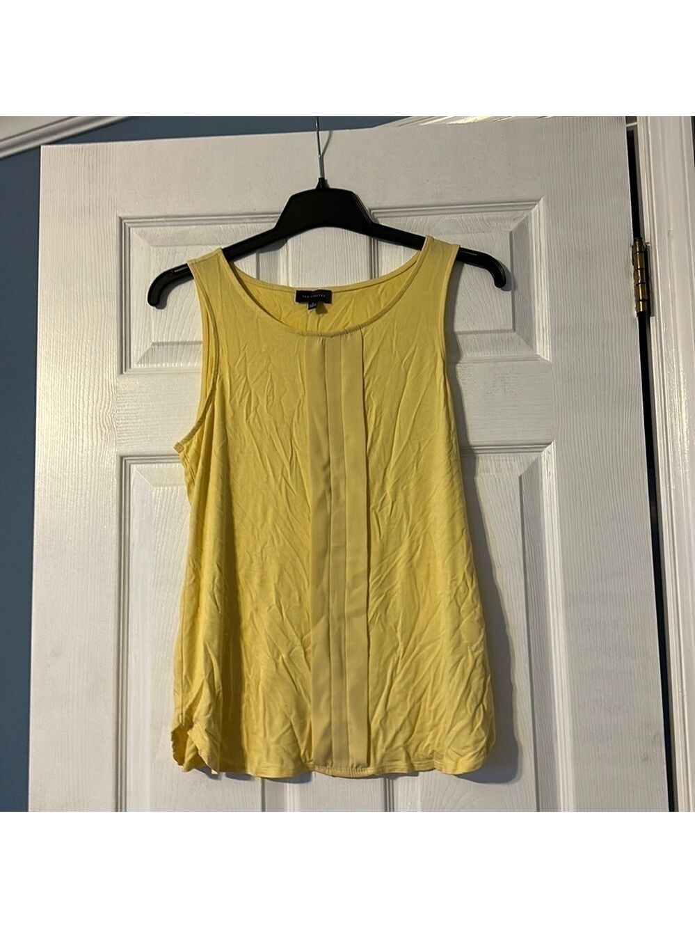 THE Limited women’s tank top; size medium